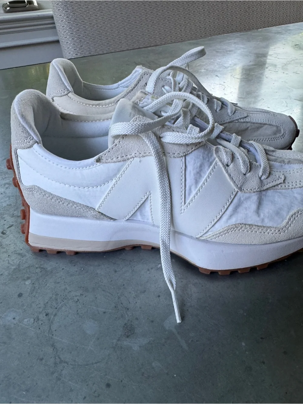 New Balance 327 Women’s Brand New 8.5 
Cream/white - Picture 2 of 7